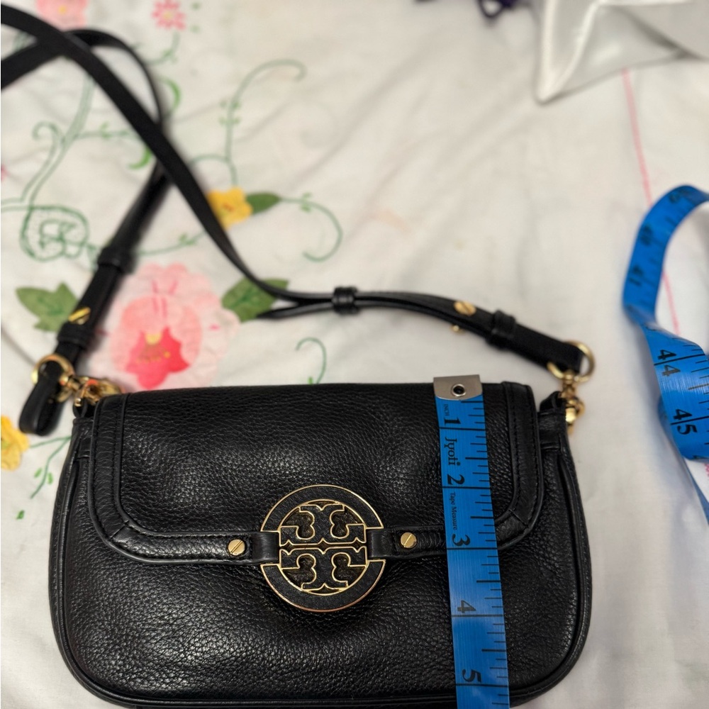 Tory Burch beautiful black little purse .. excellent condition!